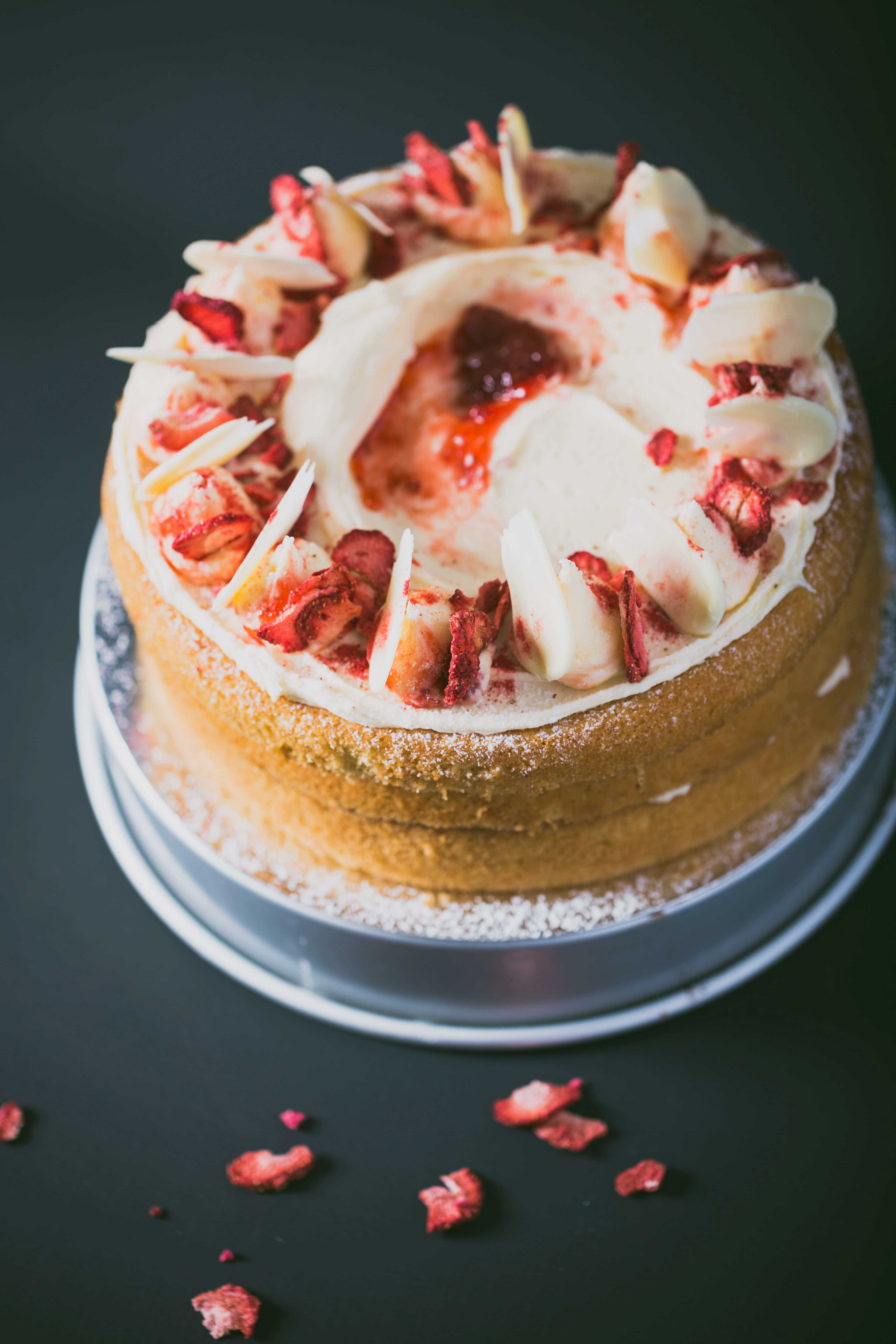 Strawberry Eton Mess Cake (4)-3